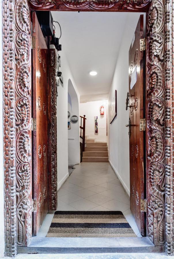 Bed & Breakfast Kelele Square