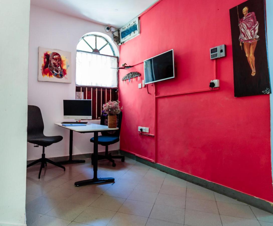 Bed & Breakfast Kelele Square