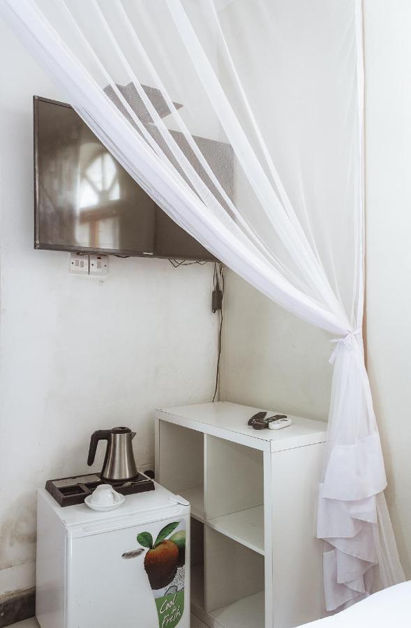 Bed & Breakfast Kelele Square *