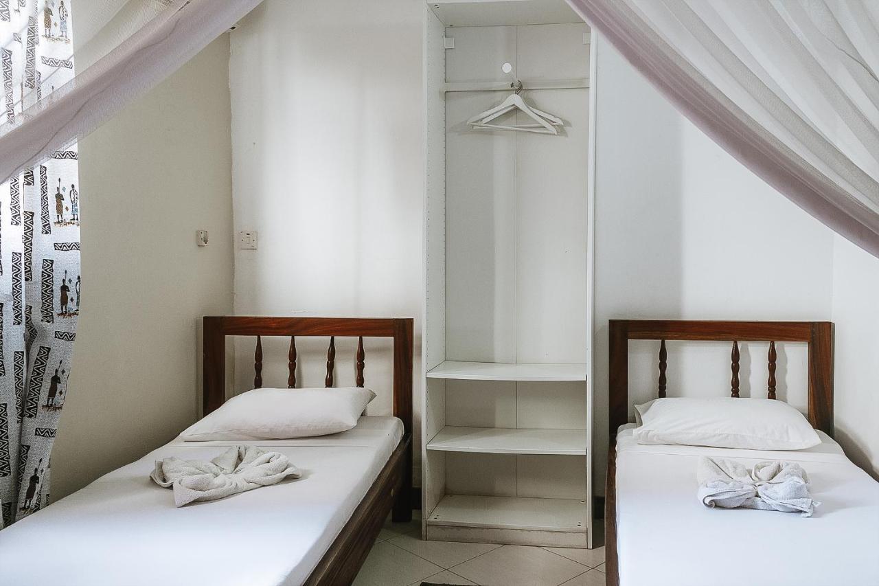 Bed & Breakfast Kelele Square